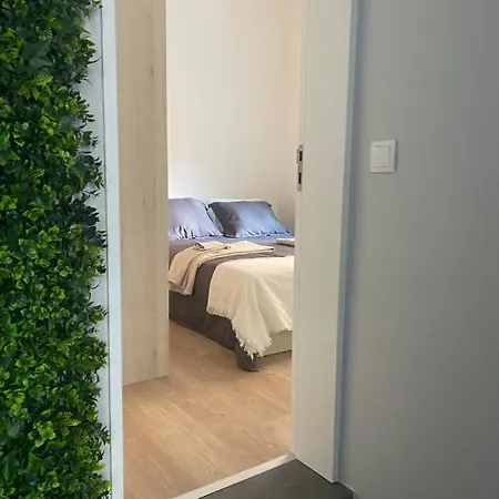 T 2 In The Heart Of Apartment *